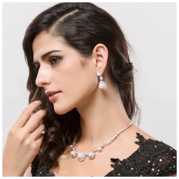 💕 Swarovski Crystals The Imala Pearl Earrings - Picture 4 of 6